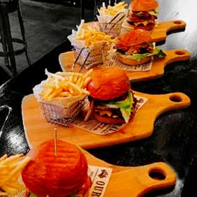 Delicious burgers and chips